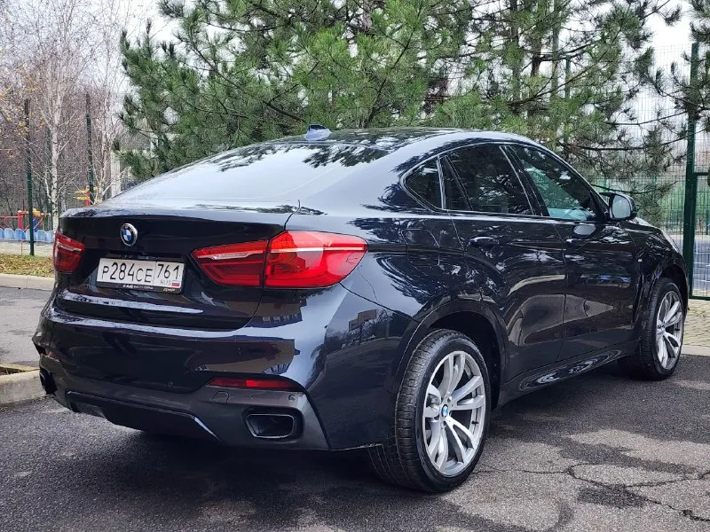 Bmw x6 f16 30d 249 л. с. оригинальный пробег 179 000км максимальная комплектация: - заводской m-пакет - доводчики всех дверей - бесключевой доступ - проекция на лобовое стекло - распознавание знаков - музыка harman/kardon - мультимедия с carplay и androidaudio - матричные активные фары led adaptive - авто дальний - расширенная отделка кожи (консоль, дверные карты, центральная консоль алькантара+карбон) ни одного ни дтп, ни подкраса. передняя часть, фары и все проблемные места в броне пленке. всё на своём месте как с завода. +79493111064 или тг, макс, вотсап. я хозяин, переоформление без проблем, по запросу скину автотеку. 4 480 000 ₽ 📞 звоните: +7(949)3111064 - фотография - 5