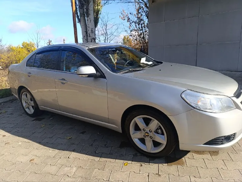 Chevrolet эпика 2006г пробег 230 автомат объем 2.5 кожа, климат, подогрев сидений полная комплектация 800.000 торг звоните +79495117652 📲 tg: @slacdan 📞 звоните: +7(949)5117652 - фотография - 4