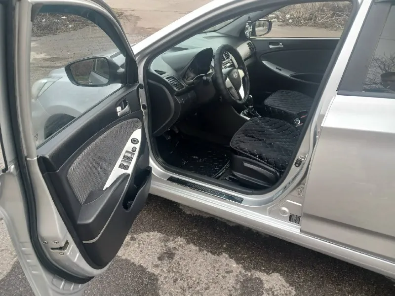 Продам solaris 2012 год 1.6 механика авто без дтп без гнили без ржавчины в отличнейшем состояние про... - фотография