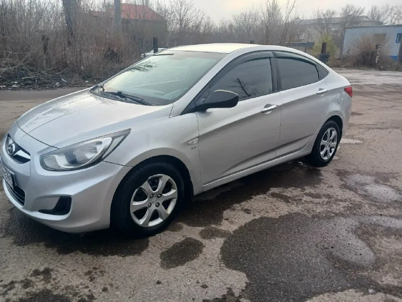 Продам solaris 2012 год 1.6 механика авто без дтп без гнили без ржавчины в отличнейшем состояние пробег 226700 родной 100000% один хозяин в такси не работала мотор коробка ходовая в идеале цена 735.000рублей макеевка +79495039504 📞 звоните: +7(949)5039504 - фотография - 3