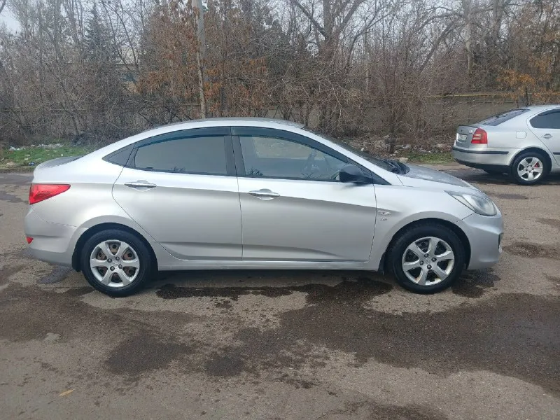 Продам solaris 2012 год 1.6 механика авто без дтп без гнили без ржавчины в отличнейшем состояние пробег 226700 родной 100000% один хозяин в такси не работала мотор коробка ходовая в идеале цена 735.000рублей макеевка +79495039504 📞 звоните: +7(949)5039504 - фотография - 4