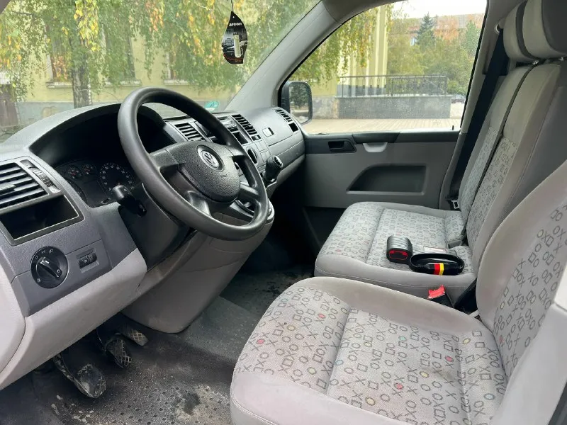 Срочно! цена 1 200000₽ торг реальному покупателю! продам volkswagen transporter t5 2009 г. в двигатель 2.5 bnz грузо-пассажир по документам! с кондиционером! машина в отличном техническом состоянии! передние электро стеклоподъемники! первый владелец в птс! машина местная! по двигателю сделан большой ремонт! капитальный ремонт гбц! замена всех клапанов, с сальниками седлами и направляющими! ремонт всех 5 стаканов под форсунки! заменен шлейф форсунок! ремонт 5 форсунок! ремонт турбины! новый распредвал с гидрокомпенсаторами! все собрано на хороших запчастях! устранены все больные места! новый радиатор кондиционера все заправлено и работает! вложено больше 300тыс, р ! цена 1 200 000₽ торг! +79493682658 +79493495668 осмотр г, макеевка даки авторынок 📞 звоните: +7(949)3682658 - фотография - 5