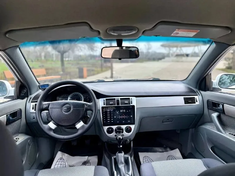 🚙марка: chevrolet lacetti ⚙️двигатель: 1.6 ⛽️вид топлива: бензин 📅год выпуска: 2008 💴цена:.610 000руб торг обмен 🗺️пробег:187.000 км 📦:кпп :механика автомобиль в хорошем состоянии вложений никаких не требует кузов без нареканий жучков рыжиков нету салон в отличном состоянии не протёртый не прокуренный техническая часть на отлично недавно прошел полная то по комплектации четыре стеклоподъемника электро зеркала датчик дождя датчик света камера заднего вида имеются задние парктроники стоит android планшет зимняя резина новая + летняя в комплекте все остальные доп вопросы по телефону +79495000534 📍•город мариуполь 📞 звоните: +7(949)5000534 - фотография - 6