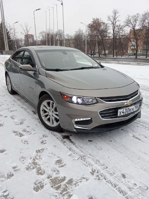 Chevrolet malibu, 2017, (вин: 2018), 1,5,160 л. с. автомат. пробег 170000 км. в отличном состоянии. авто на новой зимней резине. (новая летняя резина в комплекте). неплохая комплектация: бесключевой доступ, кнопка старт-стоп, система старт-стоп, автозавод с ключа, люк (панорама), магнитола с car play, камера заднего вида, круиз-контроль, led лампы в фарах, хороший видеорегистратор с 3 камерами( перед, зад, салон), и. т.д. все стекла заводские, включая лобовое. ходовая, двигатель-отлично. 2 владельца. штрафов, ограничений нет. собственник. 1330000 рублей. +79493043638; +79495966461 - фотография - 2