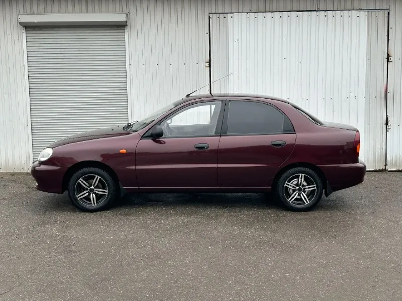 Продам: lanos 1.5 (zaz chance) год выпуска: 2011 ✅ пробег: 137.000 км (оригинальный) - автомобиль в хорошем состоянии, в дтп не участвовал, гаражное хранение. масло, фильтра, антифриз, свечи, колодки, аккумулятор, грм - заменены. ✅ кузов: на 80% в родном окрасе. стекла заводские. стаканы, пороги, дно - в отличном состоянии. - по ходовой части без нареканий. ручник работает! ✅ двигатель: 1.5л - не троит, масло не расходует. катализатор на месте❗ ✅ комплектация базовая: - музыка pioneer - 2 комплекта ключей - 2 комплекта колес ✅ документы: - автотека - зеленая 🍀 - птс оригинал (3 владельца) - продажа с переоформлением в мрео❗ 📍г. донецк, калининский р-н. цена: 299.999 руб 📞🇷🇺звоните: +79494123577 - фотография - 4