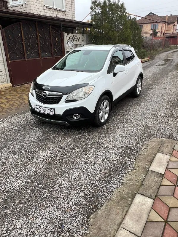Продам opel mokka 2013 в супер состоянии!!! приехала с краснодара👍(все время находила там, солей морей не видела)! дно идеальное, все болтики как новые! всего два хозяина! пробег-130 # -1.8(140 л. с)(самый надежный, без задиров) коробка-автомат привод-полный комплектация -антиблокировочная система - система курсовой устойчивости - сигнализация - иммобилайзер - бортовой компьютер -круиз контроль - датчики света - датчики дождя -электропривод зеркал -климат контроль - подогревы сидений -подогрев руля -обогрев зеркал -парктроники перед и зад продам opel мокка в супер состоянии, 🍭💯очень комфортный паркетник, машина без посторонних звуков, мягкая на ход, салон и кузов в идеальном состоянии, в родном окрасе (без единого жука), мотор и коробка на отлично!2 ключа. делать ничего не нужно, сел поехал! машина без дтп -зеленая автотека! цена-1🍋315 🎁🎁🎁 тел+79494162204 осмотр-донецке/макеевка машинка просто пушка!!!🧨🔥 📲 tg: @genyaaaaa 📞 +7(949)4162204 📲 tg: @genyaaaaa 📞 звоните: +7(949)4162204 - фотография - 2
