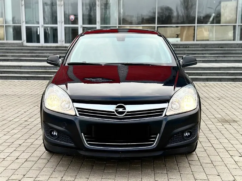 Продам opel astra 2012 года идеальный опель с мотором 1.6 на механике, все передачи включаются без х... - фотография