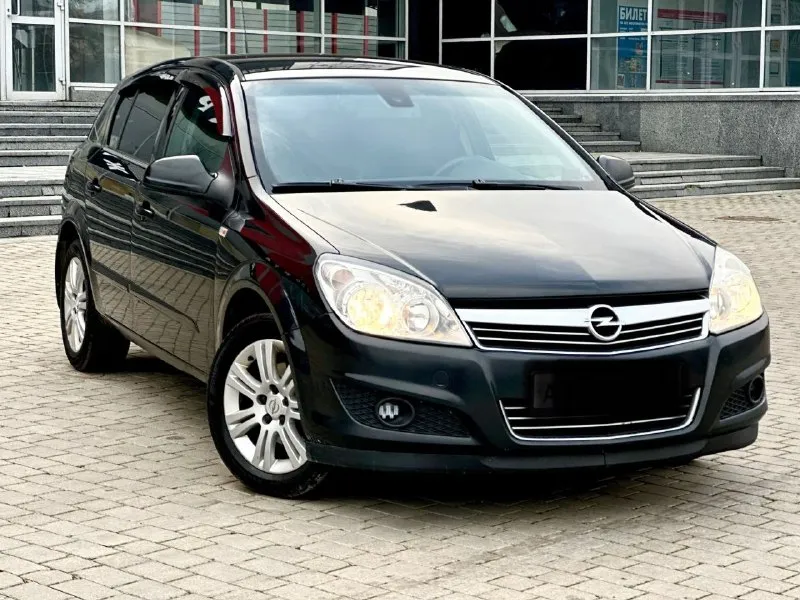 Продам opel astra 2012 года идеальный опель с мотором 1.6 на механике, все передачи включаются без хрустов и посторонних шумов! по ходовой тоже все шикарно нечего не гремит и не стучит. все проблемы которые есть на большинство опелях устранены! комплектация cosmo!(максималка) в нее входит:климат контроль, бортовой компьютер, подогревы сидений, круиз контроль, парктроники. 2 хозяина, реальный пробег 200.000км без дтп! автотека для ее лет превосходная! осмотр в донецке. звонить по номеру +79497031926 или тг на этом номере цена 660.000₽ торг - фотография - 2