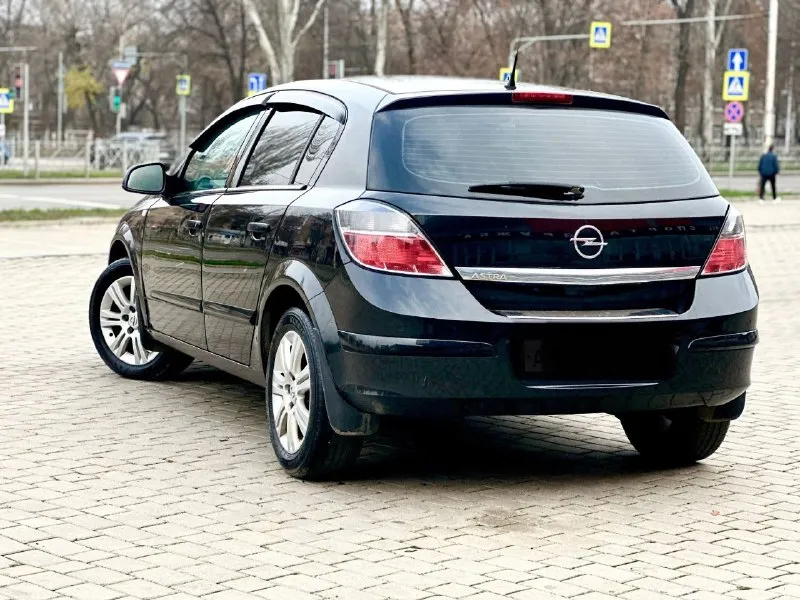 Продам opel astra 2012 года идеальный опель с мотором 1.6 на механике, все передачи включаются без хрустов и посторонних шумов! по ходовой тоже все шикарно нечего не гремит и не стучит. все проблемы которые есть на большинство опелях устранены! комплектация cosmo!(максималка) в нее входит:климат контроль, бортовой компьютер, подогревы сидений, круиз контроль, парктроники. 2 хозяина, реальный пробег 200.000км без дтп! автотека для ее лет превосходная! осмотр в донецке. звонить по номеру +79497031926 или тг на этом номере цена 660.000₽ торг - фотография - 5