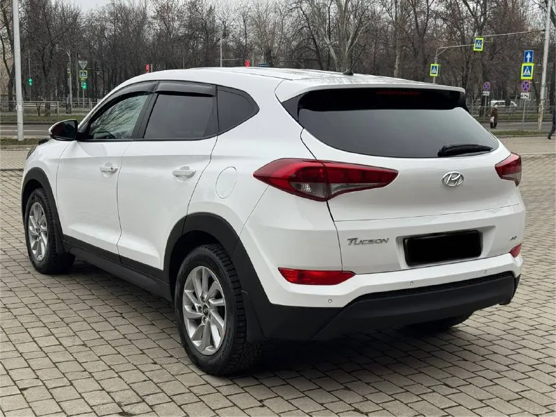 Huyndai tucson официал 4wd (подключаемый полный привод ) 2016 год выпуска двигатель 2.0 бензин коробка автомат пробег родной 146 тыс. км автомобиль в отличном состоянии, капот в бронепленке, без сколов и царапин ! кузов без дтп весь в заводском окрасе ! обслужен от а до я не какого вложения не требует ! хорошая комплектация, кожаный салон, датчики света, и дождя, подогревы всех сидений, роздельный климат контроль, круиз контроль, большой монитор с камерой заднего вида, и многое другое ! г. донецк цена 1.835 тыс. ₽ звоните остальное по тел. +79495210905 📲 tg: r. b 📞 звоните: +7(949)5210905 - фотография - 3