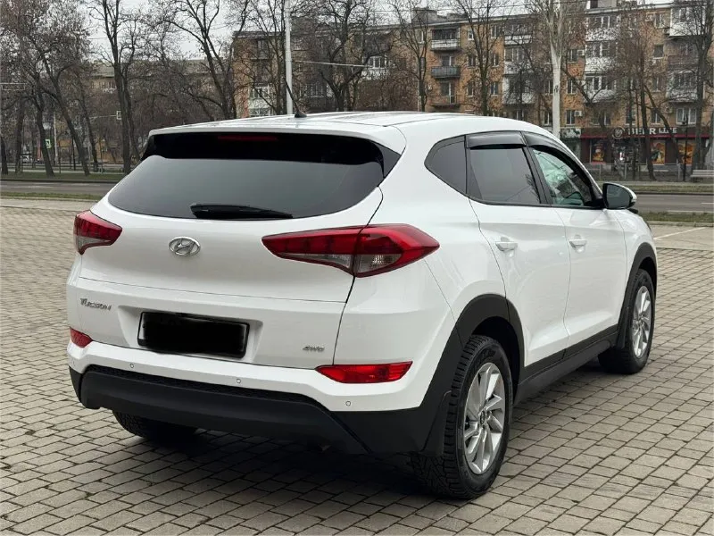 Huyndai tucson официал 4wd (подключаемый полный привод ) 2016 год выпуска двигатель 2.0 бензин коробка автомат пробег родной 146 тыс. км автомобиль в отличном состоянии, капот в бронепленке, без сколов и царапин ! кузов без дтп весь в заводском окрасе ! обслужен от а до я не какого вложения не требует ! хорошая комплектация, кожаный салон, датчики света, и дождя, подогревы всех сидений, роздельный климат контроль, круиз контроль, большой монитор с камерой заднего вида, и многое другое ! г. донецк цена 1.835 тыс. ₽ звоните остальное по тел. +79495210905 📲 tg: r. b 📞 звоните: +7(949)5210905 - фотография - 4