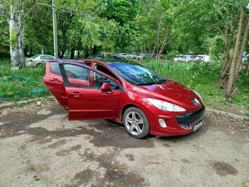 ❗️420 тысяч❗️продам peugeot 308 1,6 бензин 2008 года, мкпп, панорамная крыша, лэд свет, полный фарш, датчик света, датчик дождя, складываются зеркала, климант контроль, подогрев сидений, мульти медиа, резина лето новая на легксплавных дисках, зима один сезон на дисках и колпаки, авто полностью обслужено и ни каких вложений не требуются, автомобиль жены более трех лет не перекупы цена авто 420 тыс, руб тел +79494527429 или в л/с 📞 звоните: +7(949)4527429 - фотография - 2
