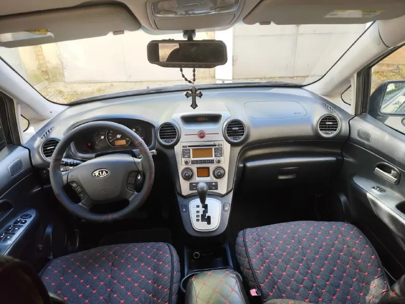 Kia carens 2010г. 7 - местный 118 тыс пробег. объем 2.0 акпп простой надёжный. 1145000тыс, руб. торг. не бит не крашен +79620792449 +7 949 584-05-71 ростов - горловка собственник. продаю вместительное 7- местное авто, вложений в ближайшем будущем не предвидеться, делалось всё для себя. акпп обслужено! замена; стойки, амортизаторы, опоры, пружины, проставки, подшипник, генератор, лямбда зонд, диски - колодки в круг, масло, фильтра, антифриз. т. д. документы с автосервисе и автомагазина имеются. установлены в птф линзы, светят даже днём. . кондиционер холодит- заправлен обслужен два комплекта резины зима-лето. еsp, корректор фар, мультируль, подогрев передних сидений, камера заднего вида. эл. стеклоподьемники вкруг. подогрев заднего -лобового стекла. aux, ipod, usb вход. кнопки не затёрты, руль не потёрт. очень вместительное авто. машина в кредите, в вашем присутствии погашу в банке. или через приложение. . залог снимут в течение суток! торг реальному покупателю. .. 📞 звоните: +7(949)5840571 - фотография - 5