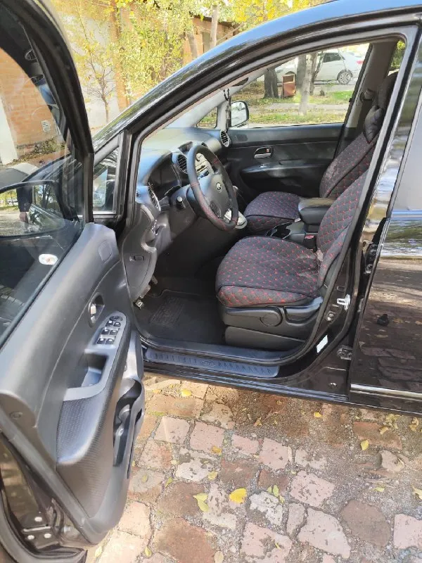 Kia carens 2010г. 7 - местный 118 тыс пробег. объем 2.0 акпп простой надёжный. 1145000тыс, руб. торг. не бит не крашен +79620792449 +7 949 584-05-71 ростов - горловка собственник. продаю вместительное 7- местное авто, вложений в ближайшем будущем не предвидеться, делалось всё для себя. акпп обслужено! замена; стойки, амортизаторы, опоры, пружины, проставки, подшипник, генератор, лямбда зонд, диски - колодки в круг, масло, фильтра, антифриз. т. д. документы с автосервисе и автомагазина имеются. установлены в птф линзы, светят даже днём. . кондиционер холодит- заправлен обслужен два комплекта резины зима-лето. еsp, корректор фар, мультируль, подогрев передних сидений, камера заднего вида. эл. стеклоподьемники вкруг. подогрев заднего -лобового стекла. aux, ipod, usb вход. кнопки не затёрты, руль не потёрт. очень вместительное авто. машина в кредите, в вашем присутствии погашу в банке. или через приложение. . залог снимут в течение суток! торг реальному покупателю. .. 📞 звоните: +7(949)5840571 - фотография - 6