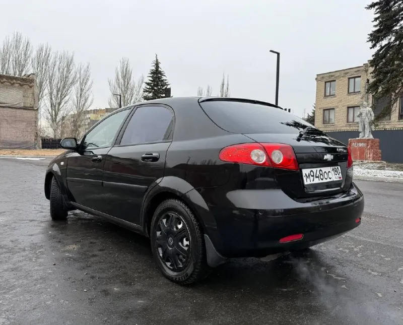 Chevrolet lacetti 1.6 ат цена: 520 000 город: донецк год выпуска: 2007 пробег: 147 000км двигатель: 1.6 топливо: бензин кпп: автомат собственник: да телефон: +79493084655 (тг на этом же номере, могут быть проблемы со связью) техническое состояние отличное. днище и пороги -🔥🔥🔥 4 эсп. кондиционер. парктроники. шумоизоляция дверей. магнитола с bluetooth 2 комплекта резины на дисках. - фотография - 3