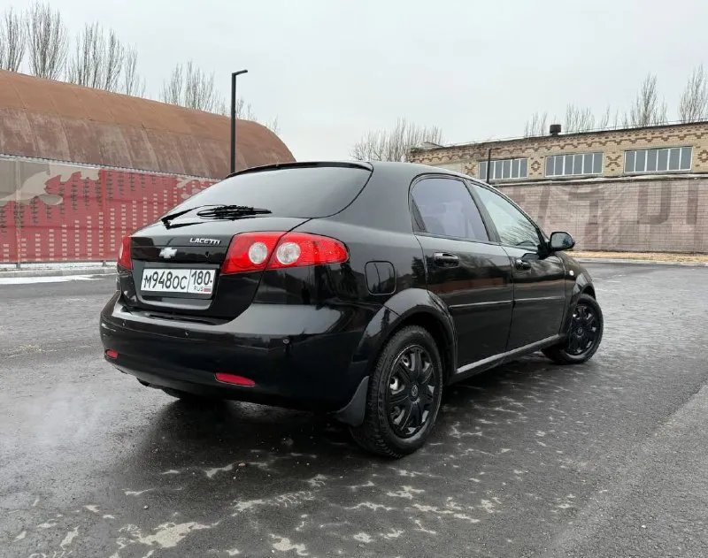 Chevrolet lacetti 1.6 ат цена: 520 000 город: донецк год выпуска: 2007 пробег: 147 000км двигатель: 1.6 топливо: бензин кпп: автомат собственник: да телефон: +79493084655 (тг на этом же номере, могут быть проблемы со связью) техническое состояние отличное. днище и пороги -🔥🔥🔥 4 эсп. кондиционер. парктроники. шумоизоляция дверей. магнитола с bluetooth 2 комплекта резины на дисках. - фотография - 4
