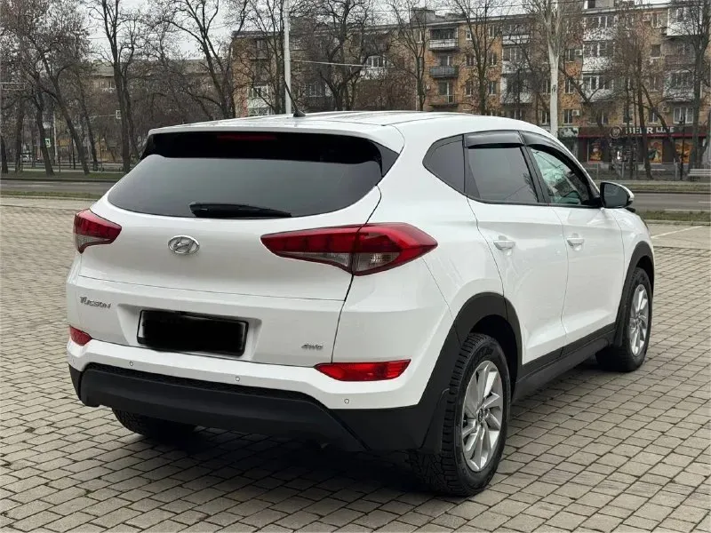 Huyndai tucson официал 4wd (подключаемый полный привод ) 2016 год выпуска двигатель 2.0 бензин коробка автомат пробег родной 146 тыс. км автомобиль в отличном состоянии, капот в бронепленке, без сколов и царапин ! кузов без дтп весь в заводском окрасе ! обслужен от а до я не какого вложения не требует ! хорошая комплектация, кожаный салон, датчики света, и дождя, подогревы всех сидений, роздельный климат контроль, круиз контроль, большой монитор с камерой заднего вида, и многое другое ! г. донецк цена 1.835 тыс. ₽ звоните остальное по +79495210905 📞 звоните: +7(949)5210905 - фотография - 3