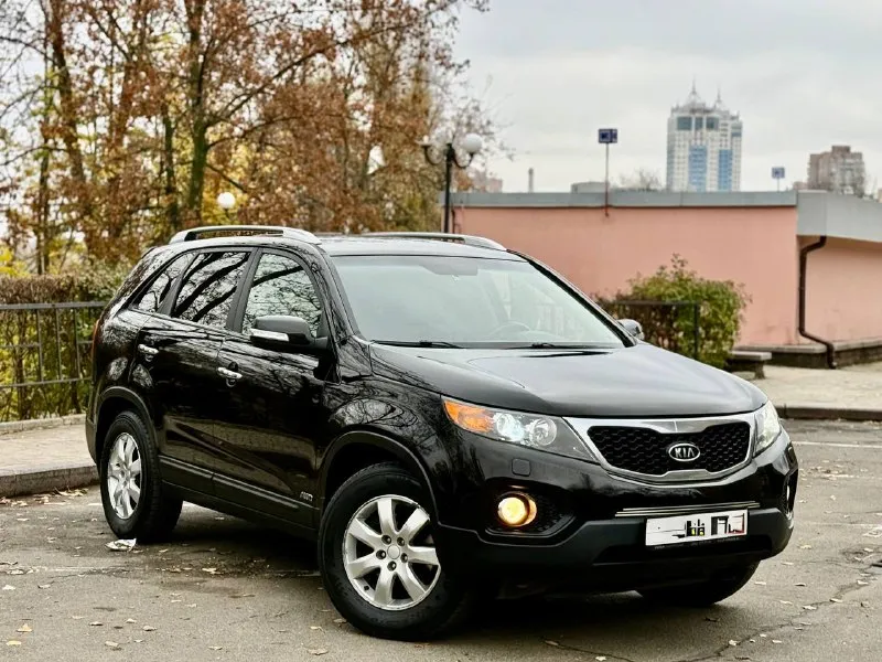 Kia sorento 2011 год эксп, 2.4 бензин акпп 4wd, 178 тыс км пробег, автомобиль в отличном состоянии! Без рыжиков и ржавчины, двигатель ходовая акпп полный привод в безупречном состоянии! Салон ухоженный! Комплектация полный жир, есть все для комфортной езды! Два комплекта ключей полный пакет документов любое оформление! Срочно все вопросы по телефону звонить в любое время! Цена из за срочности! 1 150 000 тыс руб, +7949-612-37-14
+7949-840-60-88 - фотография - 1