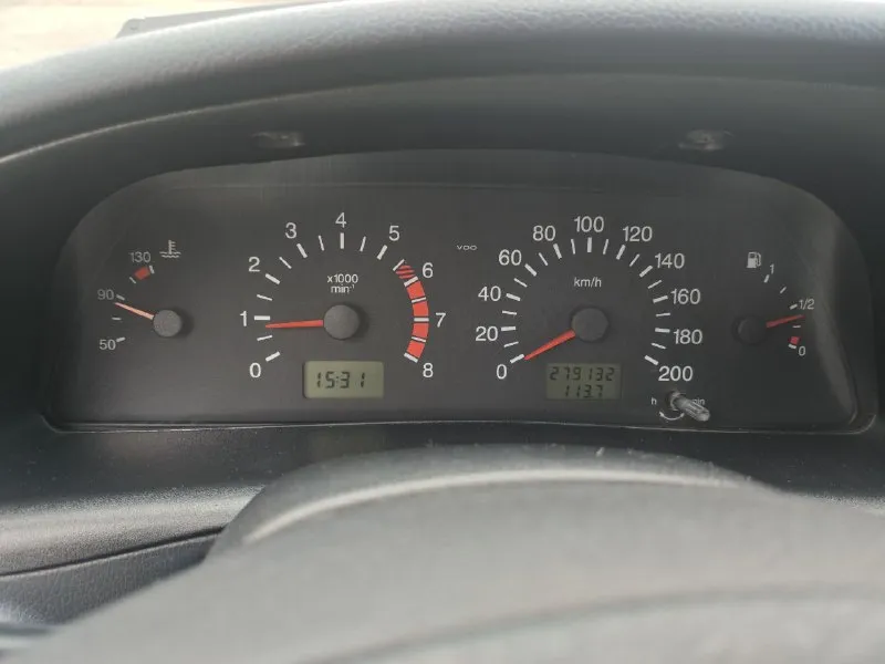 В продаже шевроле нива 2007 года. цена 699999руб торг у капота. внимательно читаем описание!!! 👇 стоит гбо в стс и птс вписано пробег на одометре 280 000км по машине много чего сделано: новый двигатель, только прошел обкатку. заменено сцепление. коробка не хрустит не выбивает. перебрана полностью ходовая. обслужена тормозная система с заменой тормозной магистрали, колодок, заднего барабана и т. д. стоит новая печка, заменены все патрубки. новый бак с топливной станцией и магистралью. перебран генератор. заменены все жидкости. заменено множество датчиков. рулевой редуктор, подшипники ступиц. 2 комплекта свежей резины. в общем в машине из старого остался только кузов и тот в хорошем состоянии, на фото видно. от машины не избавляюсь, стоит без дела. в целом кому нужен внедорожник без вложений звоните по номеру: +7 949 468 27 07 осмотр в донецке - фотография - 9