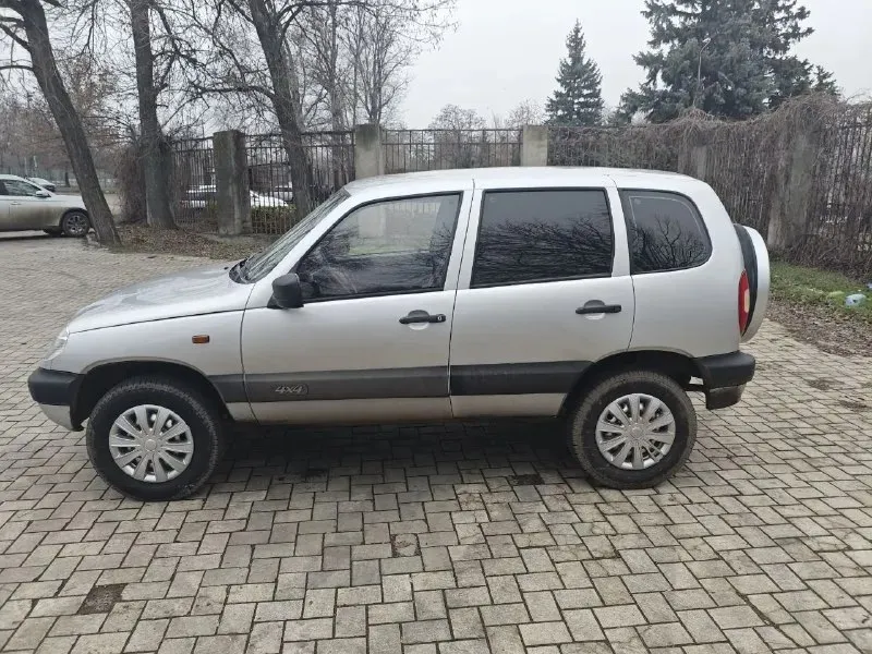 В продаже chevrolet нива 2007 года. цена 699999руб торг у капота. внимательно читаем описание!!! 👇 с... - фотография