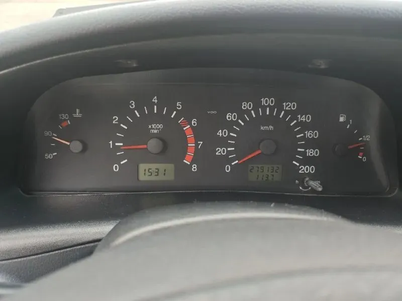 В продаже chevrolet нива 2007 года. цена 699999руб торг у капота. внимательно читаем описание!!! 👇 стоит в стс и птс вписано пробег на одометре 280 000км по машине много чего сделано: новый двигатель, только прошел обкатку. заменено сцепление. коробка не хрустит не выбивает. перебрана полностью ходовая. обслужена тормозная система с заменой тормозной магистрали, колодок, заднего барабана и т. д. стоит новая печка, заменены все патрубки. новый бак с топливной станцией и магистралью. перебран генератор. заменены все жидкости. заменено множество датчиков. рулевой редуктор, подшипники ступиц. 2 комплекта свежей резины. в общем в машине из старого остался только кузов и тот в хорошем состоянии, на фото видно. от машины не избавляюсь, стоит без дела. в целом кому нужен внедорожник без вложений звоните по номеру: +7 949 468 27 07 осмотр в донецке 📞 звоните: +7(949)4682707 - фотография - 8