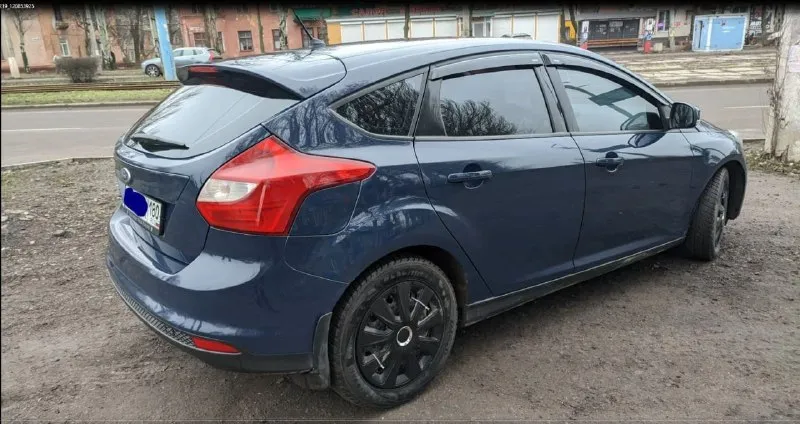 Горловка. продается ford fokus 2014 г. в. двигатель: 1,6 (125 л. с. ) коробка передач :механическая тип топлива:бензин автомобиль в родном окрасе, двигатель и коробка передач в отличном состоянии (новые), пробег оригинальный, все документы в порядке. салон чист и опрятен, как новый. автомобиль полностью обслужен и готов к эксплуатации. зеркальный номер в подарок. не упустите возможность приобрести надежный и экономичный автомобиль. все заинтересованные могут связаться для дополнительных вопросов и осмотра. цена: 1100000 +7(949) 427-29-91 📞 звоните: +7(949)4272991 - фотография - 2