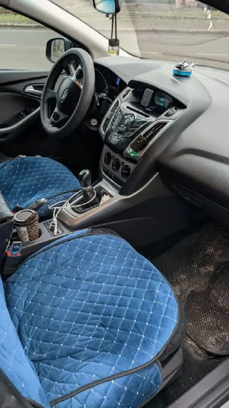 Горловка. продается ford fokus 2014 г. в. двигатель: 1,6 (125 л. с. ) коробка передач :механическая тип топлива:бензин автомобиль в родном окрасе, двигатель и коробка передач в отличном состоянии (новые), пробег оригинальный, все документы в порядке. салон чист и опрятен, как новый. автомобиль полностью обслужен и готов к эксплуатации. зеркальный номер в подарок. не упустите возможность приобрести надежный и экономичный автомобиль. все заинтересованные могут связаться для дополнительных вопросов и осмотра. цена: 1100000 +7(949) 427-29-91 📞 звоните: +7(949)4272991 - фотография - 5