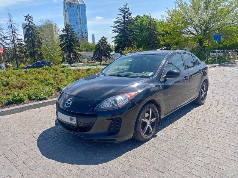 Продам mazda 3 2013 г. механика отличный шустрый автомобиль. продаю личный автомобиль. работает всё... - фотография