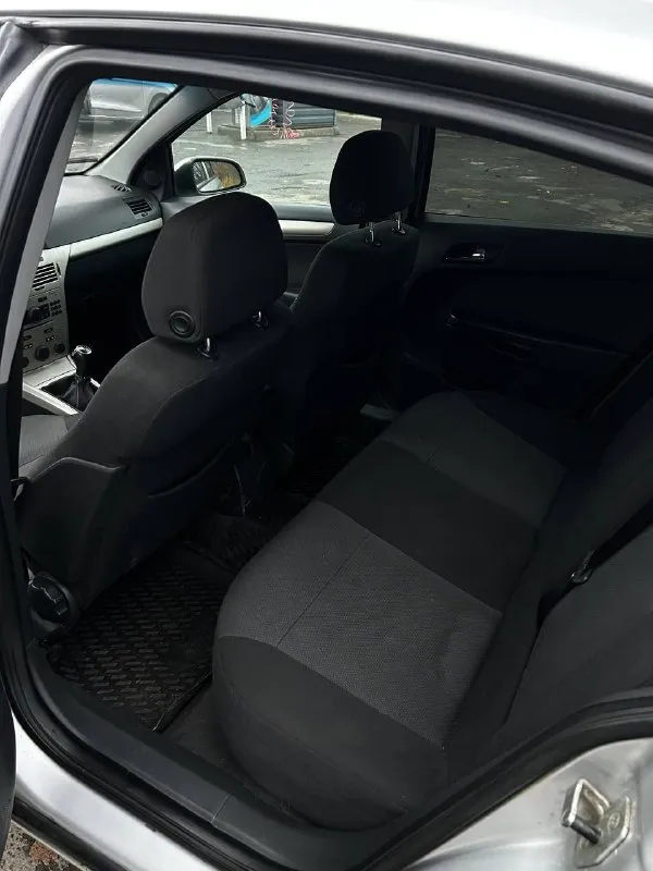 Продам opel astra h 2007г выпуска пробег 270 тыс - климат контроль - круиз контроль - abs - esp - стеклоподъемники - подогрев сидений и всевозможные механические регулировки. - электро регулировка зеркал с подогревом. - датчик света и дождя. - адаптивная подвеска. - два ключа. коробка механика простая штатная музыка, играет просто заменено масло, новые стойки, тяги стабилизатора машина обслужена, сел поехал донецк цена:485 торг +79490140160 📞 звоните: +7(949)0140160 - фотография - 10