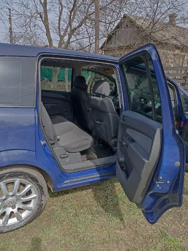 Opel zafira b 1.9 пробег 270 км , турбированный количество мест:7 минивен, багажник - бомба 👍 год выпуска: 2007 место осмотра: г. донецк, текстильщик телефон: +79493891911 💵 650 000₽ торг у капота. машина обслуживалась своевременно. владею машиной 3 года. дополнительные вопросы по телефону! 📞 звоните: +7(949)3891911 - фотография - 4