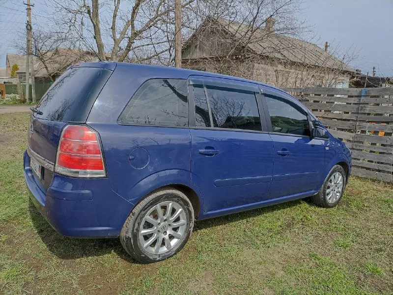 Opel zafira b 1.9 пробег 270 км , турбированный количество мест:7 минивен, багажник - бомба 👍 год выпуска: 2007 место осмотра: г. донецк, текстильщик телефон: +79493891911 💵 650 000₽ торг у капота. машина обслуживалась своевременно. владею машиной 3 года. дополнительные вопросы по телефону! 📞 звоните: +7(949)3891911 - фотография - 5