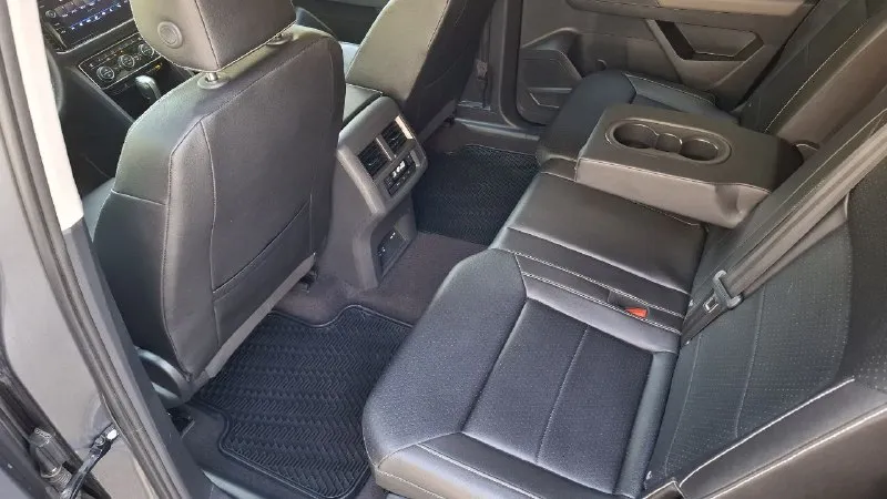 Volkswagen atlas sel. 2021г. пр.32т. учет рф. ц.3.700 м. р. климат контроль. адаптивный круиз. датчики слепых зон. безключивой доступ ковсем дверям. кнопка старт стоп. кожаный 7 ми местный салон с подогревом сидений. память водительского сидения. люк панорама. монитор с камерой заднего вида. предупреждение о помехе перед и зад. удержание в полосе. подогрев руля. эл. крышка багажника. лэдовская оптика. запуск машины с ключа на дистанции. стекла все родные. безопасность на месте. возможен обмен. на все вопросы отвечу при встрече или по телефону +79493026707. он же телегр. 📞 звоните: +7(949)3026707 - фотография - 5