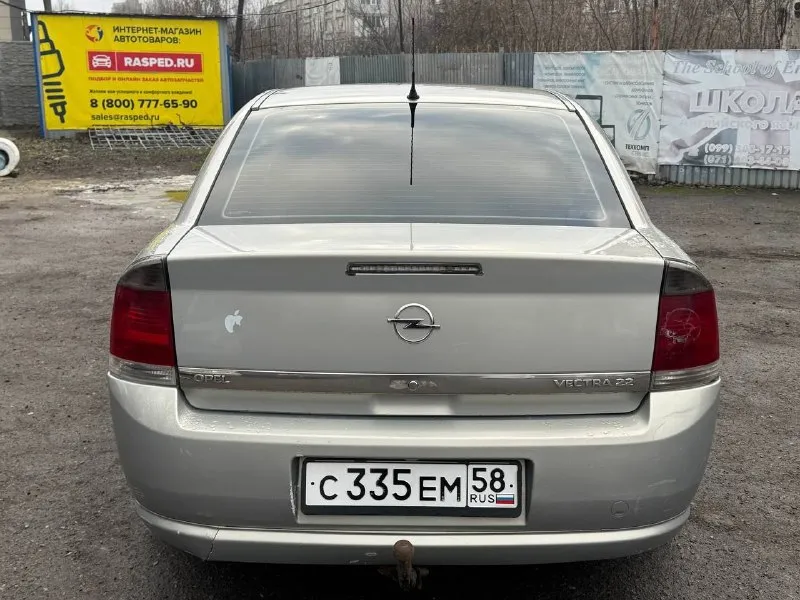 Продам срочно opel вектра с рестайлинг, 2.2 механика. едет очень бодро хорошая комплектация: мультируль, полный электро пакет регулировка зеркал и 4 стеклоподъемника, центральный замок, хорошая музыка, подогревы сидений, двухзонный климат контроль, салон кожа состояние сидений идеальное, магнитола на андроиде, салон чистый опрятный, стоят красивые диски с хорошей зимней резиной. по машине проводилось много работ, а именно: замена сцепления, коробки, выжемного, бензонасоса, масло в двигателе меняли 2800км назад, аккумулятор новый. остальные вопросы по +79499826202 цена 420 тысяч рублей + хороший торг. 📞 звоните: +7(949)9826202 - фотография - 4