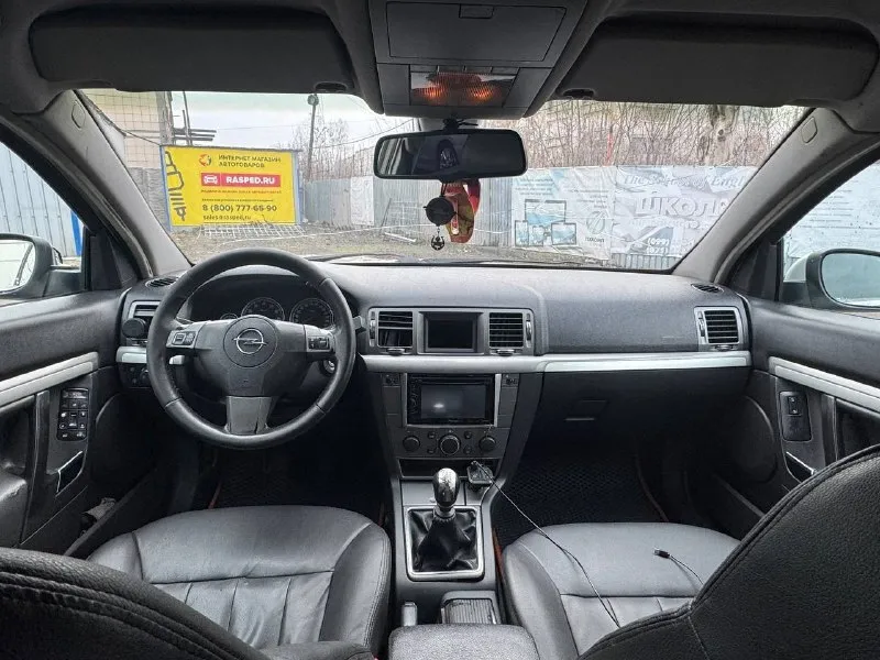 Продам срочно opel вектра с рестайлинг, 2.2 механика. едет очень бодро хорошая комплектация: мультируль, полный электро пакет регулировка зеркал и 4 стеклоподъемника, центральный замок, хорошая музыка, подогревы сидений, двухзонный климат контроль, салон кожа состояние сидений идеальное, магнитола на андроиде, салон чистый опрятный, стоят красивые диски с хорошей зимней резиной. по машине проводилось много работ, а именно: замена сцепления, коробки, выжемного, бензонасоса, масло в двигателе меняли 2800км назад, аккумулятор новый. остальные вопросы по +79499826202 цена 420 тысяч рублей + хороший торг. 📞 звоните: +7(949)9826202 - фотография - 6