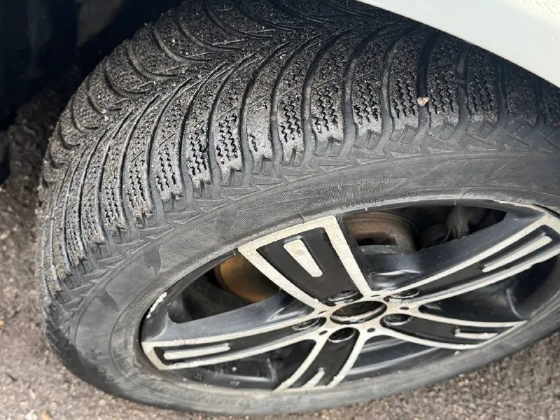 Продам срочно opel вектра с рестайлинг, 2.2 механика. едет очень бодро хорошая комплектация: мультируль, полный электро пакет регулировка зеркал и 4 стеклоподъемника, центральный замок, хорошая музыка, подогревы сидений, двухзонный климат контроль, салон кожа состояние сидений идеальное, магнитола на андроиде, салон чистый опрятный, стоят красивые диски с хорошей зимней резиной. по машине проводилось много работ, а именно: замена сцепления, коробки, выжемного, бензонасоса, масло в двигателе меняли 2800км назад, аккумулятор новый. остальные вопросы по +79499826202 цена 420 тысяч рублей + хороший торг. 📞 звоните: +7(949)9826202 - фотография - 8