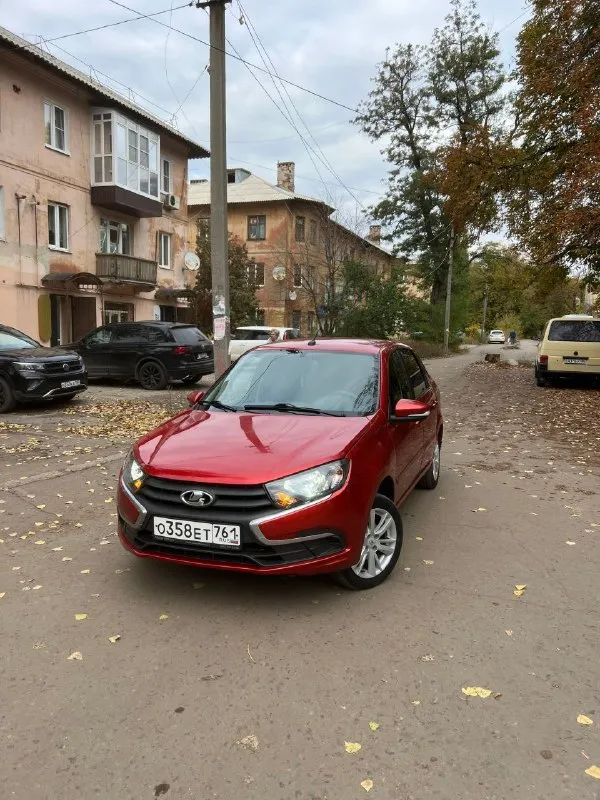 Продам свижий автомобиль lada granta 1.6 90 лс. 50.000 оригинального пробега. кондиционера нет. передние стеелоподьемники и эур. новая зимняя резина. машина в очень хорошем состоянии. быстрым отдам полный комплект то. цена 650.000 (торг на бензин) цена сказка! +79490425668 - звоните! - фотография - 2