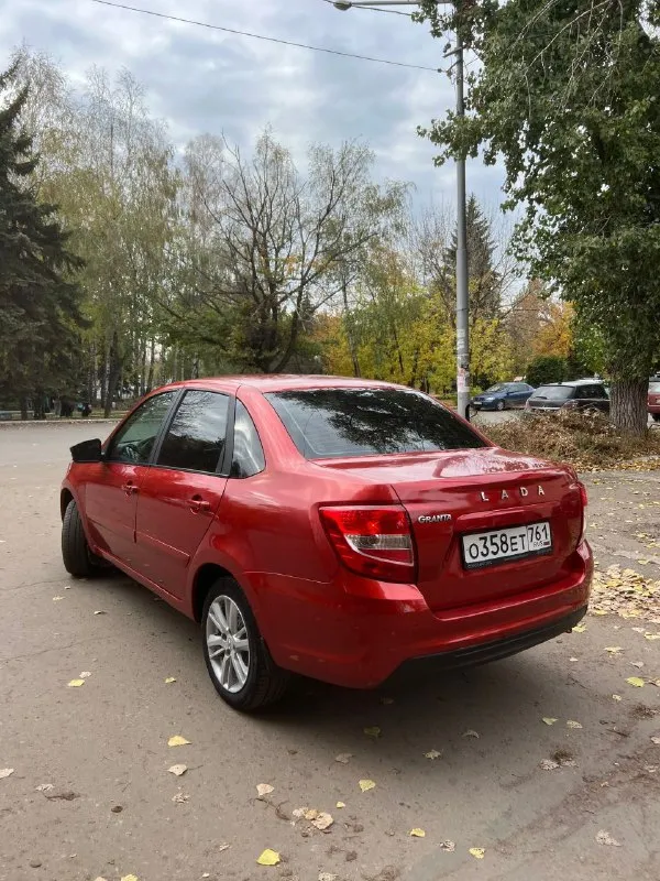 Продам свижий автомобиль lada granta 1.6 90 лс. 50.000 оригинального пробега. кондиционера нет. передние стеелоподьемники и эур. новая зимняя резина. машина в очень хорошем состоянии. быстрым отдам полный комплект то. цена 650.000 (торг на бензин) цена сказка! +79490425668 - звоните! - фотография - 3