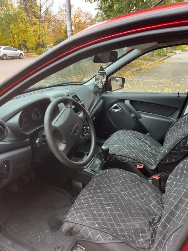 Продам свижий автомобиль lada granta 1.6 90 лс. 50.000 оригинального пробега. кондиционера нет. передние стеелоподьемники и эур. новая зимняя резина. машина в очень хорошем состоянии. быстрым отдам полный комплект то. цена 650.000 (торг на бензин) цена сказка! +79490425668 - звоните! - фотография - 4