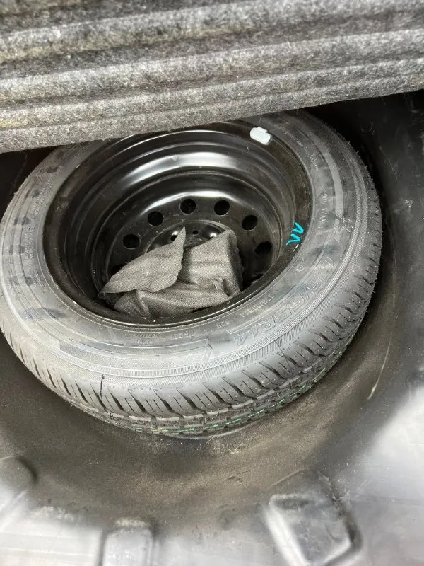 Продам свижий автомобиль lada granta 1.6 90 лс. 50.000 оригинального пробега. кондиционера нет. передние стеелоподьемники и эур. новая зимняя резина. машина в очень хорошем состоянии. быстрым отдам полный комплект то. цена 650.000 (торг на бензин) цена сказка! +79490425668 - звоните! - фотография - 5