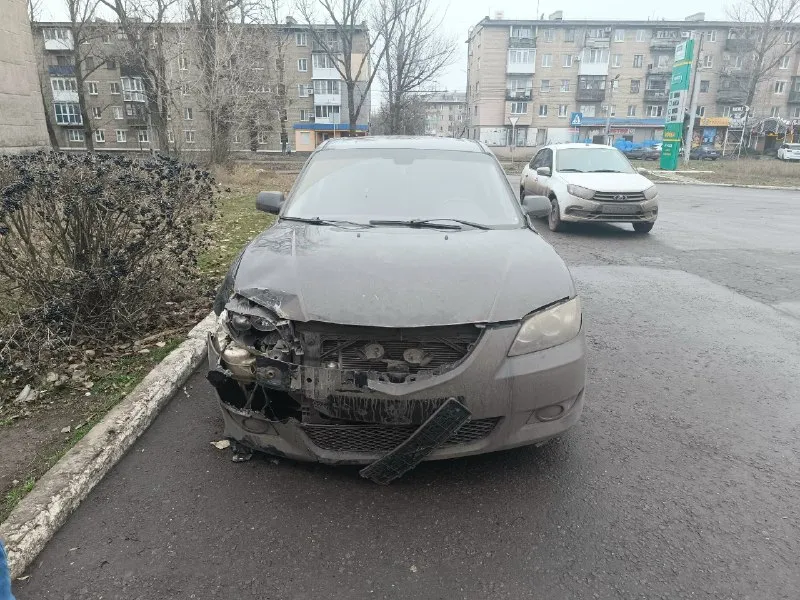 Продам/обмен под восстановление mazda 3бк 2006 г. в. рестайлинг мотор 2.0, кпп механика учёт рф, я собственник двигатель, коробка в идеальном состоянии, по ходовой требуется замена пыльника шруса (уже куплен). на условном ходу (поставить бачок жидкости гур и она спокойно поедет) все подробности по телефону +79494551075 📞 звоните: +7(949)4551075 - фотография - 3
