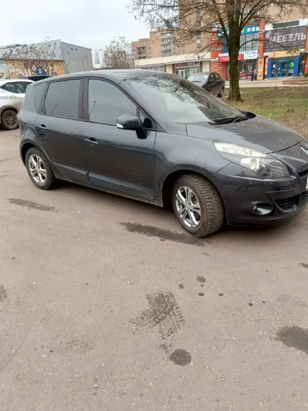 Renault сценик в отличном состоянии 2010 года с небольшим пробегом 2850000 с мотором 1.5 турбо с 6 ступенчатый кпп все работает исправно цена 700 рублей все вопросы можно задать по телефону +79493851354 📞 звоните: +7(949)3851354 - фотография - 6