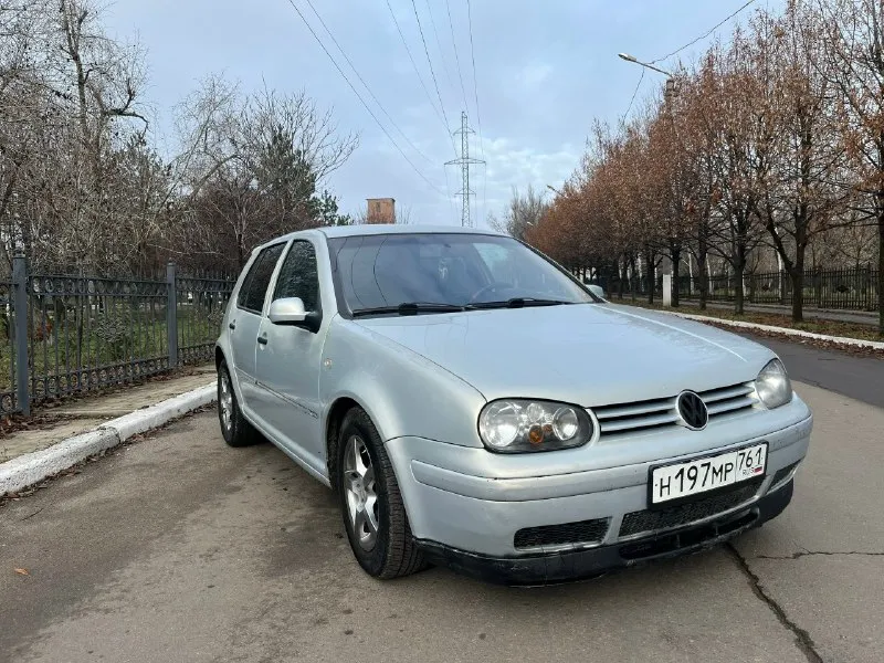 Продам volkswagen golf 4 1998 г. в двигатель 1.4 16 клапанный. кпп 5ст. с документами полный порядок, переоформление без проблем. технически в хорошем состоянии, ходовая збитая, не гремит, двигатель масло не берёт, не дымит, работает ровно, кпп без нареканий, салон в хорошем состоянии, по кузову ровненькая, есть не критические нюансы по лкп, комплектация: гидроусилитель руля, передние эсп, абс, кондиционер(работает), парктроники, сигнализация starline с автозапуском. диски r15, резина в отличном состоянии. цена: 315.000 тыс. р + торг осмотр г. макеевка +79495103022 📞 звоните: +7(949)5103022 - фотография - 2