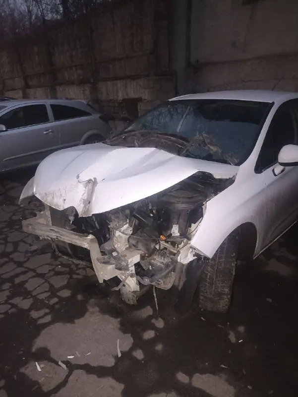 Продам ситроен с4, цена договорная, салон, коробка и двигатель в идеале все интересующие вопросы по телефону +79494642062 - фотография - 3