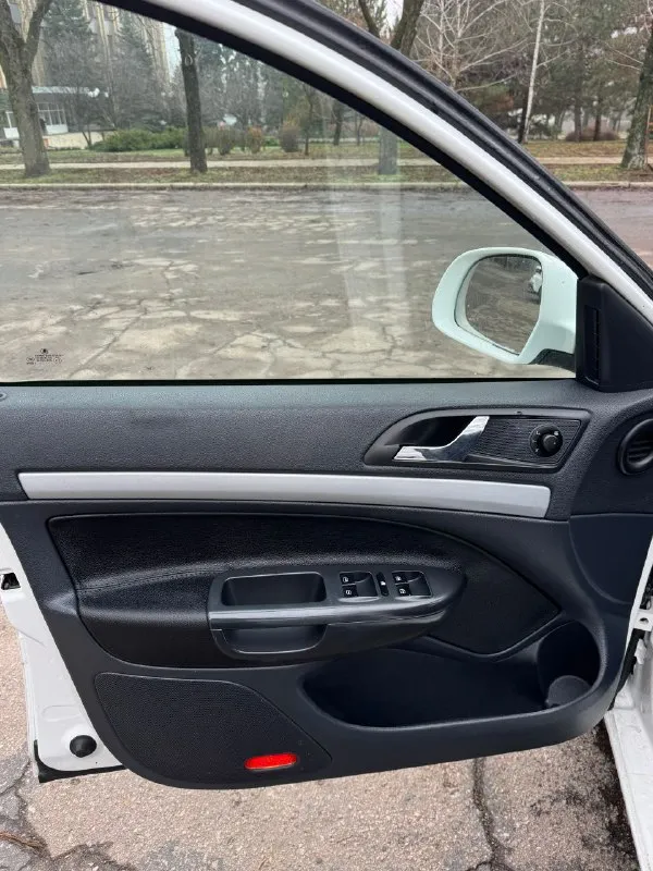 Продам skoda octavia a5 2013 ( рестайлинг). бессмертное сочетание 1.8 tsi двигателя cdaa с механической кпп. по комплектации: * передние стеклоподъемники; * подогрев сидений; * датчик света; * датчик дождя; * хорошая музыка; по кузову никаких абсолютно нареканий нет. ни одного рыжика, хорошая оптика. цена 840 тысяч, есть некоторые недочеты, на которых готов уступить. про них расскажу реальному покупателю. звонить по номеру телефона +79496416023 - фотография - 9