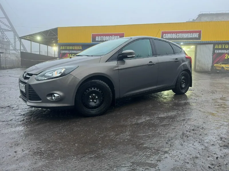 Продам ford фокус 3 2013 г выпуска! двигатель 2.0 литра (150 сил) не дымит, масло не ест, работает как надо, цепной! кпп павершифт, листает отлично, плавно! собственник по документам! два ключа, штатный электро центральный замок! в технической части все хорошо, работает исправно, во внешней есть нюансы, на скорость и работу не влияют, на их устранения затраты не критичны! побег 180 тысяч родной! цена 650000 тторг у капота! по вопросам +79494431486(телеграм, вацап) 📞 звоните: +7(949)4431486 - фотография - 4