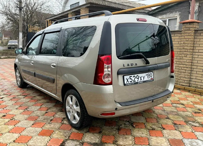 Продам ваз largus fl 2020 года выпуска мотор 1.6 106лс механика я собственник покупал в автосалоне пробег 51000т родной авто без единой крашеной детали как с завода так и есть еще не разу не снималась запаска родные колеса в комплекте на которых шла с салона авто в максимальной комплектации есть все для комфорта мотор веста полный электро пакет 4 секло подемника электро зеркала подогрев сидений зеркал кондиционер мультимедиа renault 6 динамиков esp abs усилитель руля 4 подушки безопасности парктроники литые диски туманки рейлинги сигнализация starlain с авто запуском лигулеровка сидений в разных плоскостях и многое другое цена 1200000 торг +79494812911 📞 звоните: +7(949)4812911 - фотография - 3