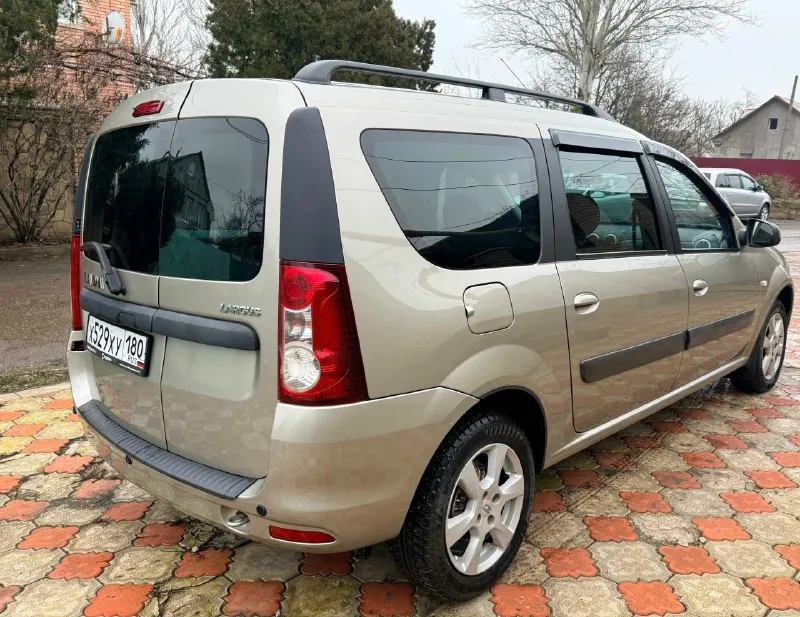 Продам ваз largus fl 2020 года выпуска мотор 1.6 106лс механика я собственник покупал в автосалоне пробег 51000т родной авто без единой крашеной детали как с завода так и есть еще не разу не снималась запаска родные колеса в комплекте на которых шла с салона авто в максимальной комплектации есть все для комфорта мотор веста полный электро пакет 4 секло подемника электро зеркала подогрев сидений зеркал кондиционер мультимедиа renault 6 динамиков esp abs усилитель руля 4 подушки безопасности парктроники литые диски туманки рейлинги сигнализация starlain с авто запуском лигулеровка сидений в разных плоскостях и многое другое цена 1200000 торг +79494812911 📞 звоните: +7(949)4812911 - фотография - 5