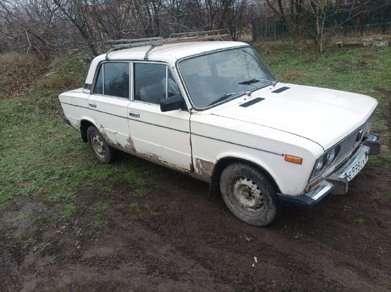 Продам ваз 2106. в хорошем техническом состоянии, по кузову видно на фото, на скорость не влияет. 1.5 карбюратор, едет бодро, 4ст кпп. поменян рулевой редуктор, рулевые тяги, развал сделан. по салону ухоженная, не затертая. цену вижу 70тыс руб. торг +79495075479 📲 tg: @bookka333 📞 звоните: +7(949)5075479 - фотография - 5