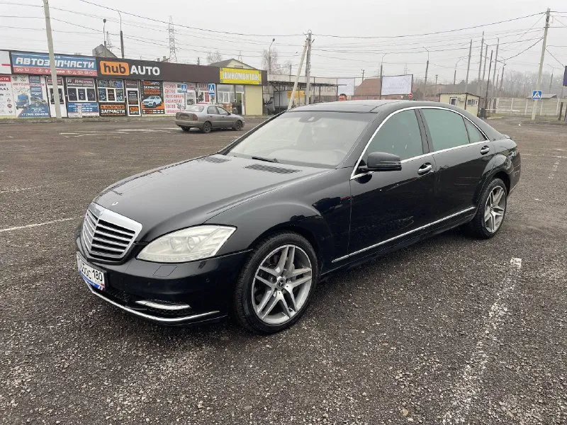 Mercedes long 221. автомобиль достойном состоянии, как внешне так и технически очень живой! ✅максимальная комплектация на панораме ✅движок очень живой работает ровно, не дымит и не стучит, масло не ест. кпп переключает хорошо. г. мариуполь +79498096404 цена 1.5🍋 📲 tg: @grihsadinega 📞 звоните: +7(949)8096404 - фотография - 8