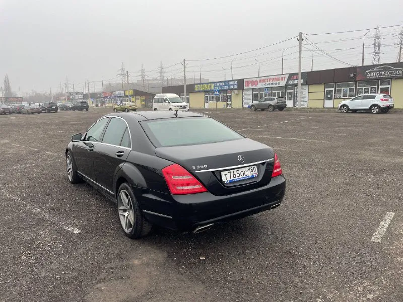 Mercedes long 221. автомобиль достойном состоянии, как внешне так и технически очень живой! ✅максимальная комплектация на панораме ✅движок очень живой работает ровно, не дымит и не стучит, масло не ест. кпп переключает хорошо. г. мариуполь +79498096404 цена 1.5🍋 📲 tg: @grihsadinega 📞 звоните: +7(949)8096404 - фотография - 9